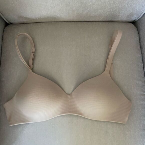 Hanes Other - Demi nude bra 34С never worn, without tags